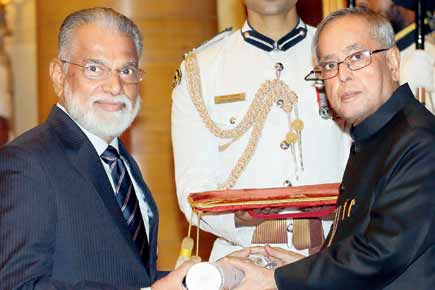 President Pranab Mukherjee presents Padma awards