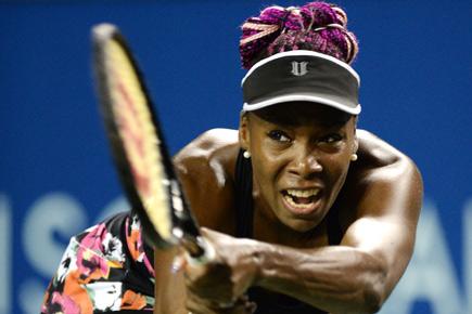 Eugenie Bouchard holds off Venus Williams to enter quarters in Charleston