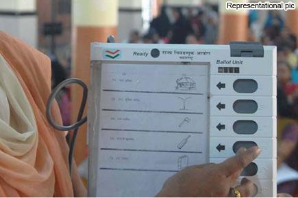 Elections 2014: Defective voting machine in Pune 'transfers' all votes to Congress
