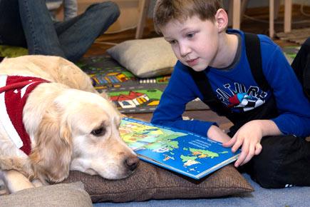 Dogs lend a paw to help kids read at Estonia library 