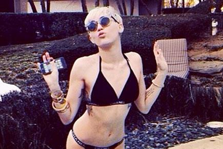 Miley Cyrus bikini fetish continues