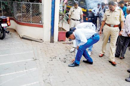 SHOCKING: Man burns himself near Mumbai police station