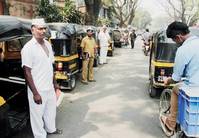 FARE AND SHARE: Autorickshaw drivers benefit from spreading the message of glaucoma awareness