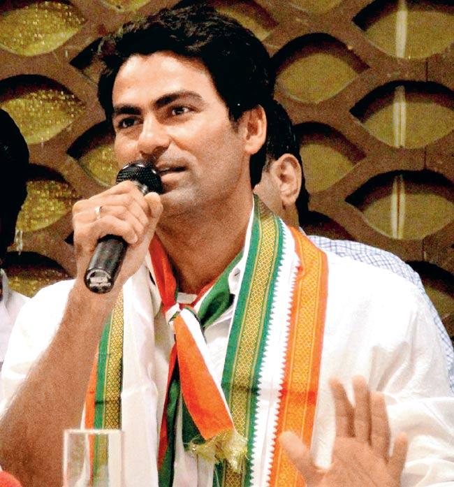 Mohammad Kaif addressing a gathering in Allahabad on Saturday. Pic/PTI