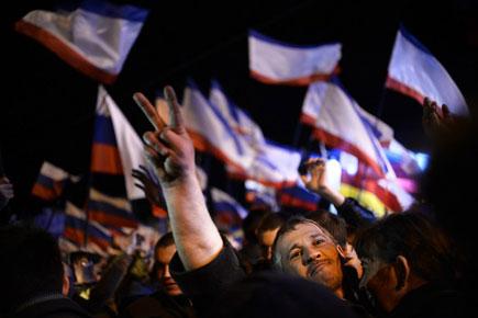 Crimea votes 'yes' to reunification with Russia in referendum