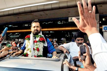 Scam-tainted Suresh Kalmadi gets a hero's welcome in Pune