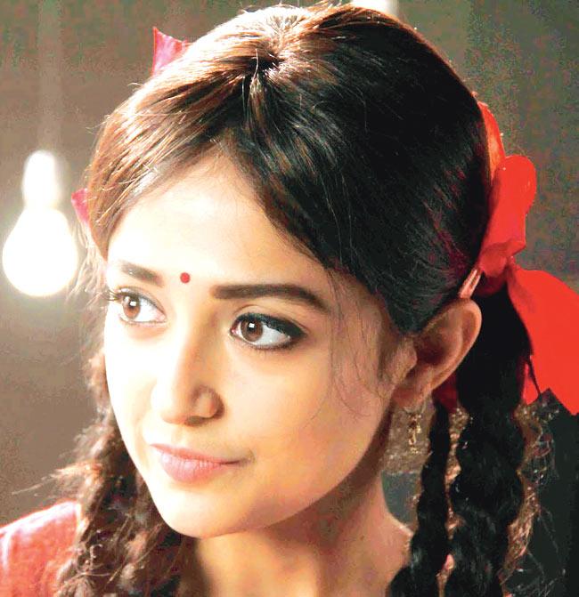 Monali Thakur is not at all convincing as a 14-year-old fresh-faced girl