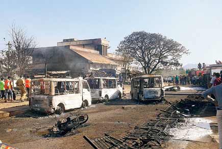 Eight dead in oil tanker blast on Ahmedabad-Mumbai highway