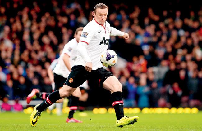 Wayne Rooney scores Man United