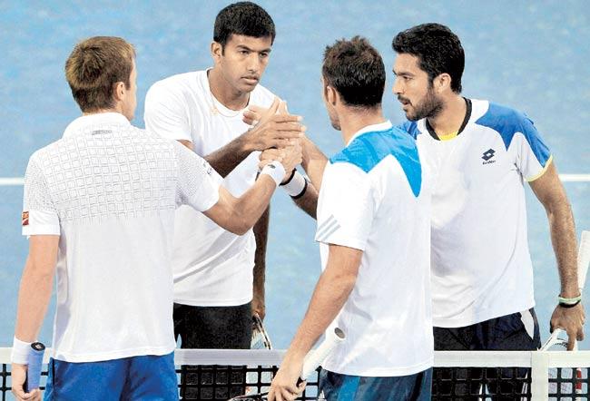 Rohan Bopanna (second from left) and Aisam-ul-Haq Qureshi (right) after their win 