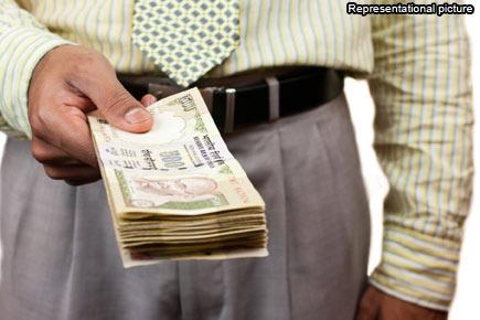 Mumbai: BMC official caught accepting Rs 50,000 bribe