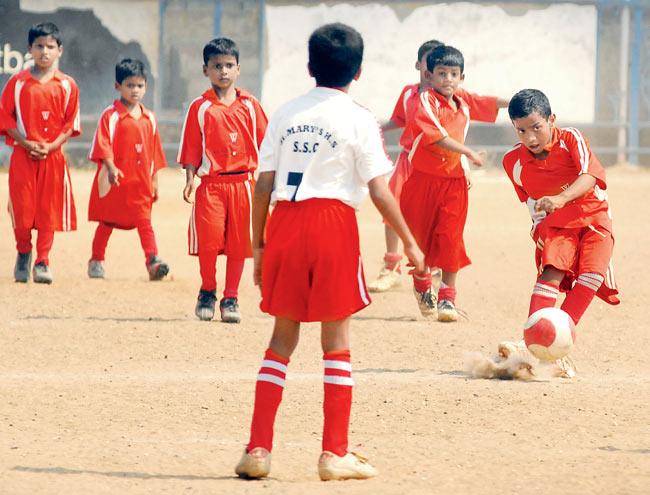 Players in action during a MSSA under-8  match at Azad Maidan last month. Pic/Shadab Khan