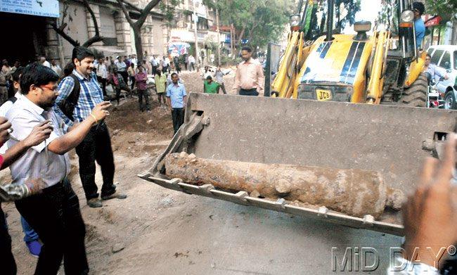 The cannon dug up near Flora Fountain. Pic/Sayed Sameer Abedi