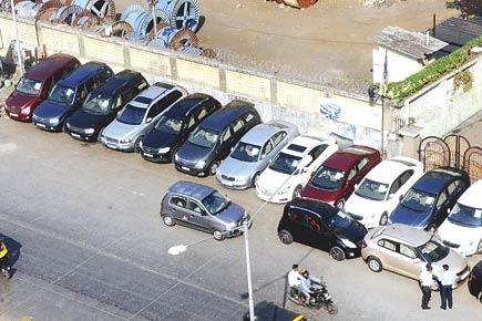 These Mumbai footpaths have become open-air car showrooms