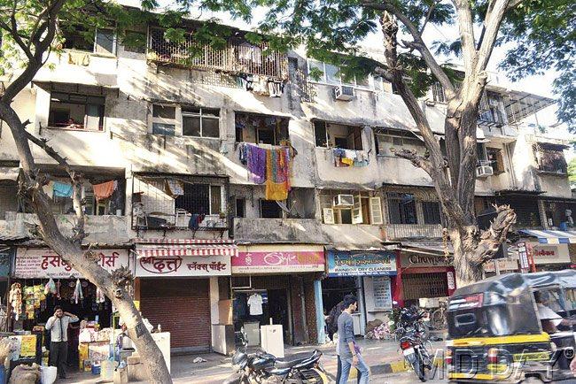 A fire at a three-storey building in Malad (W) claimed the life of a 74-year-old resident