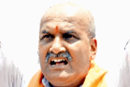 Sri Ram Sena chief Pramod Muthalik joins BJP, thrown out in five hours