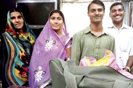 Khaki Shines: Mumbai cops return lost bag of jewellery to security guard