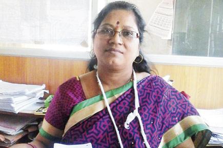 Sunshine story: SSC exam centre supervisor reports to work with injured arm