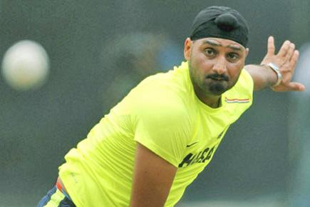 Not competing with Ashwin for a place in the team: Harbhajan
