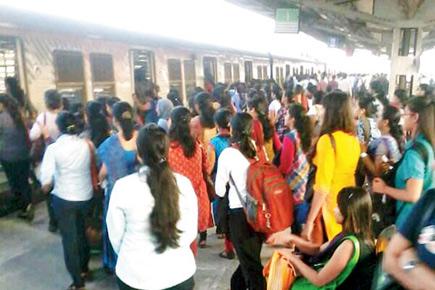 Bhayandar women set example by disciplined train boarding