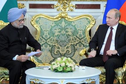 Ukraine Crisis: Putin calls up Manmohan Singh to explain Crimea claim 