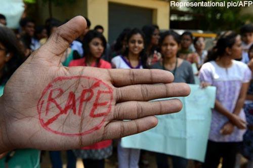 Mumbai man rapes teenage daughter