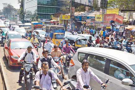 Laxmi Road snarls give commuters the festive blues