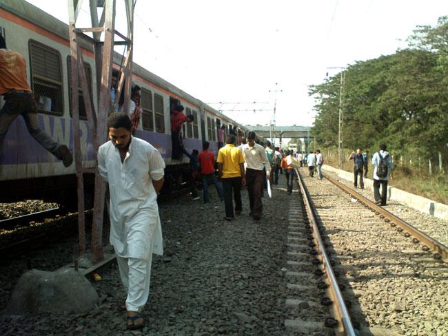 Central Railway train derails