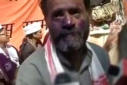 AAP leader Yogendra Yadav's face smeared with inked 