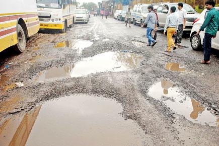 Ganpati mandals blame potholes for immersion delays