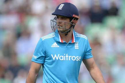 Alastair Cook vows to carry on as skipper to 2015 World Cup