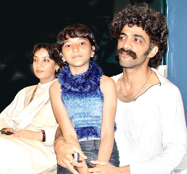 Actors Shabana Azmi, Shweta Basu Prasad and Makrand Deshpande at a promotional  event for their film, Makdee, back in 2002. 