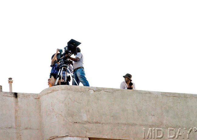 The camera atop Mannat which was filming SRK’s birthday celebration