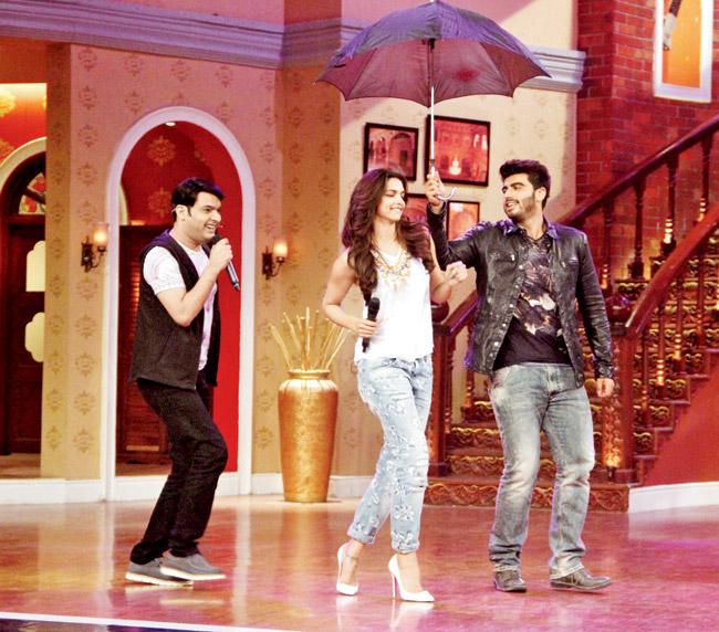 Deepika is wooed by a song and an umbrella by the two men 