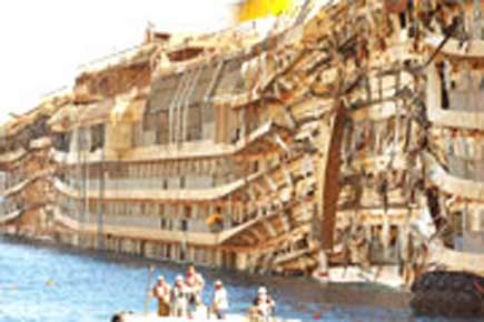 Missing Indian waiter's body found while dismantling Costa Concordia shipwreck