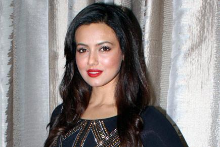 Woman who cheated actress Sana Khan arrested
