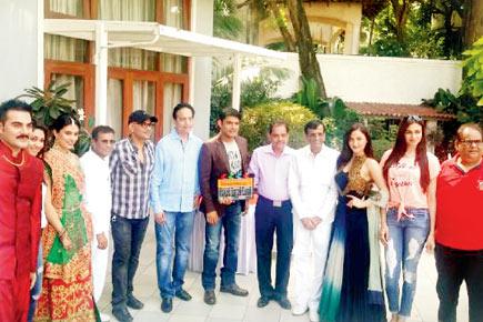 Cast of Abbas Mustan's upcoming film on the first day of the shoot