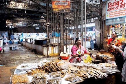 We need toilets, not BMC's bins, say Dadar market shopkeepers