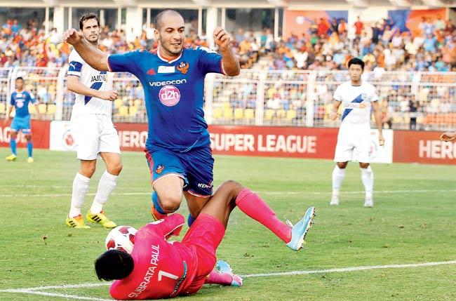 Mumbai goalkeeper Subrata Paul (on the ground) collides with Goa