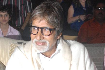 Amitabh Bachchan enjoys Kolkata's street foods