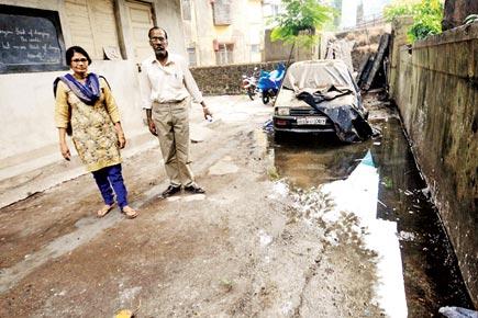 Mumbai: Residents protesting school's clogged drains block classes