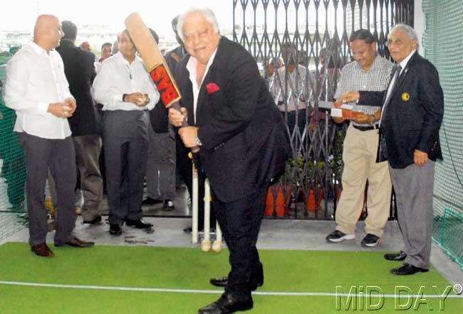 Farokh Engineer during the inauguration of the indoor cricket facility at Brabourne Stadium in CCI yesterday. Pic/Suresh KK
