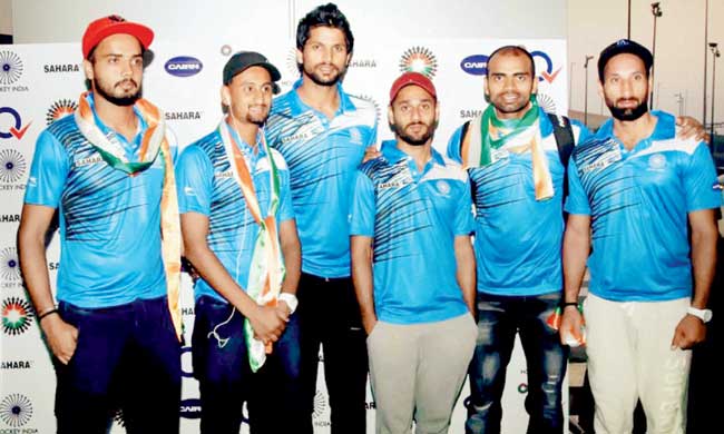 India hockey players (L to R) Harbir Singh Sandhu, Mandeep Singh, Rupinderpal Singh, Satbir Singh, PR Sreejesh and Sardar Singh at the Indira Gandhi International Airport in New Delhi yesterday. Pic/PTI