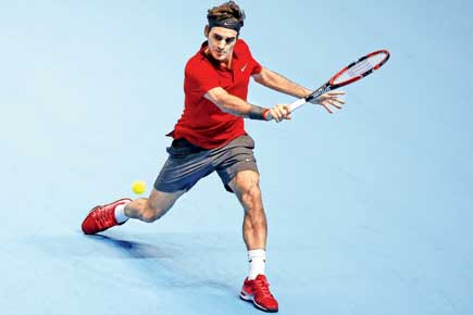 WTA Finals: Oldest player Federer eases past Nishikori