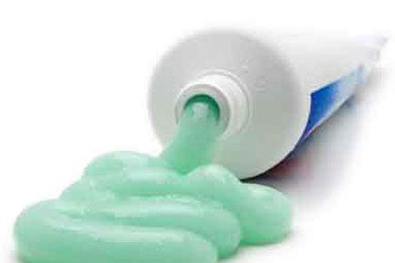Even fluoride-rich toothpaste can't kill bacteria