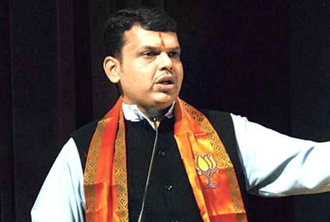 Fadnavis urges youth to make Swachh Bharat a people