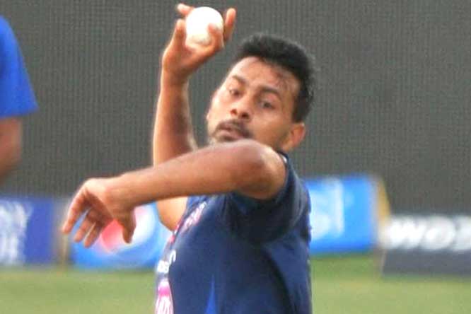 CLT20: 'Injured' Praveen Kumar out, Mumbai Indians pick Pawan Suyal