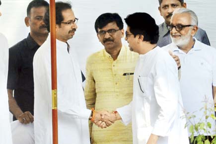Political leaders shed rivalry to mark Bal Thackeray's death anniversary
