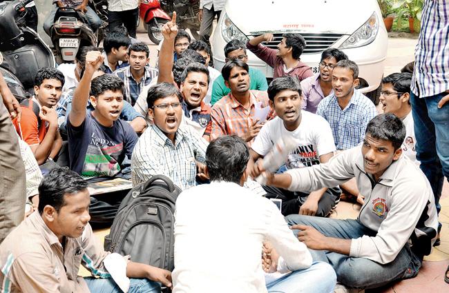 Pune students protest