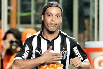 Ronaldinho misses penalty in Mexico club Queretaro debut